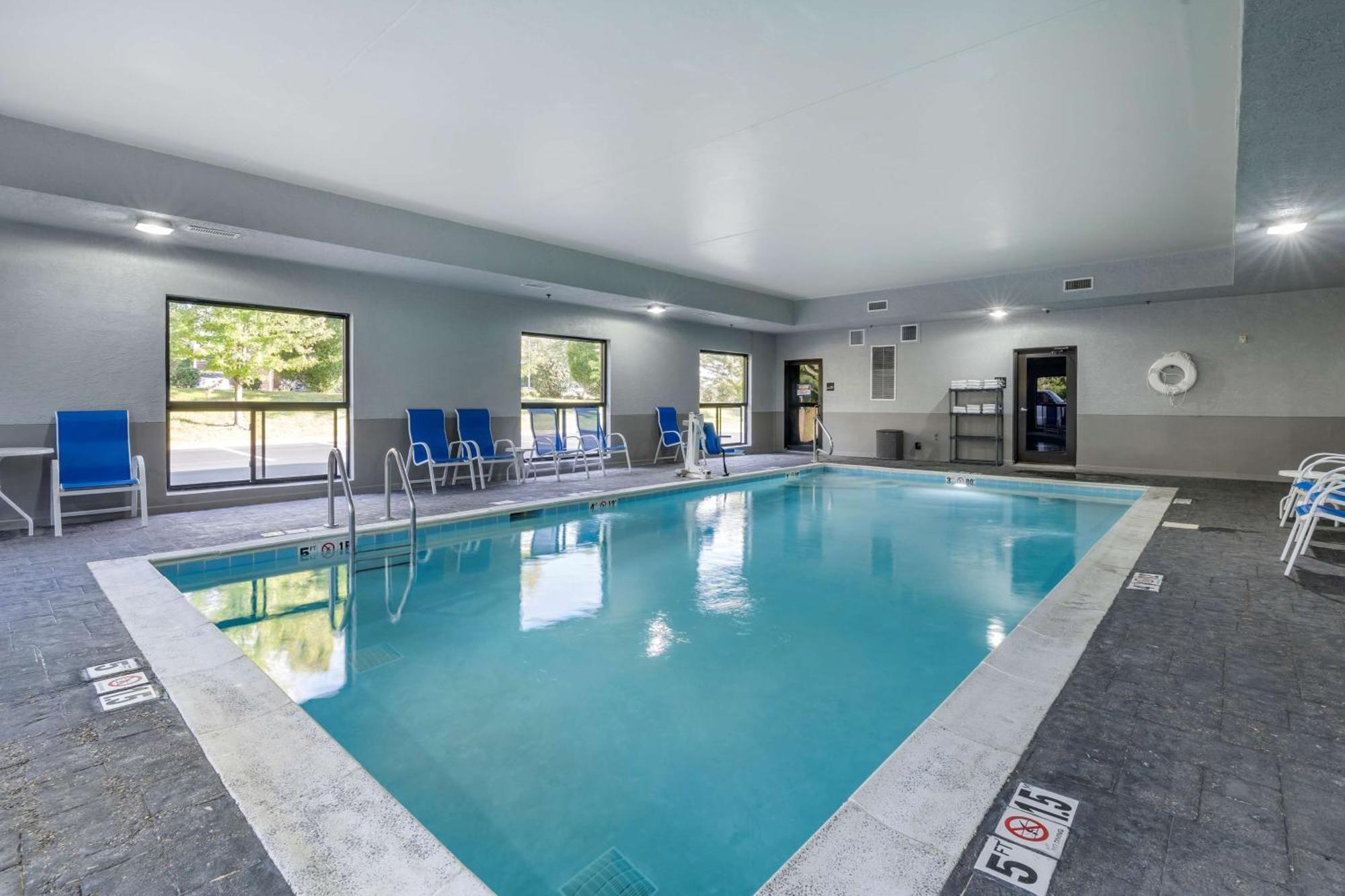 Hampton Inn & Suites Louisville East Esterno foto